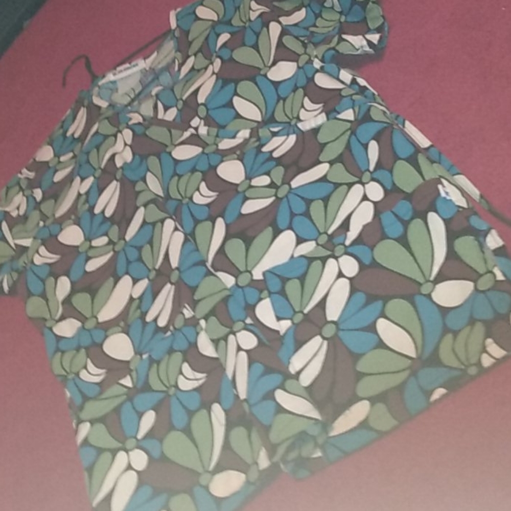 Patterned nursing uniform top - Picture 2 of 4